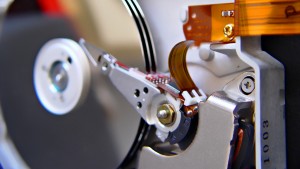 festplatte-mechanismus-hdd (1200x675)