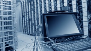 rechenzentrum-server-monitor-tastatur (1200x675)